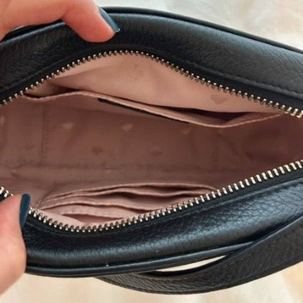 Small black leather Kate Spade cross-body bag with zipper tassel. - Picture 6 of 10